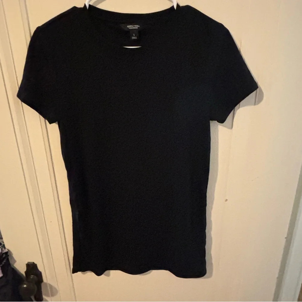 Simply Vera Black T-Shirt Small great condition